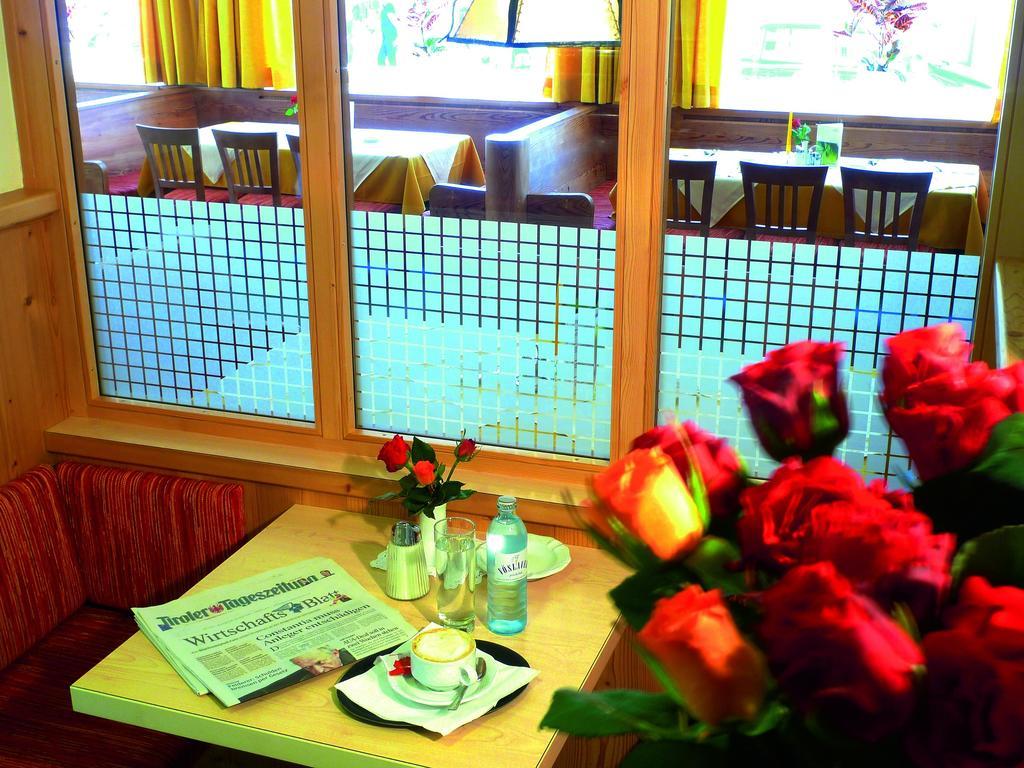 Gasthof Goldener Fisch Lienz Exterior foto