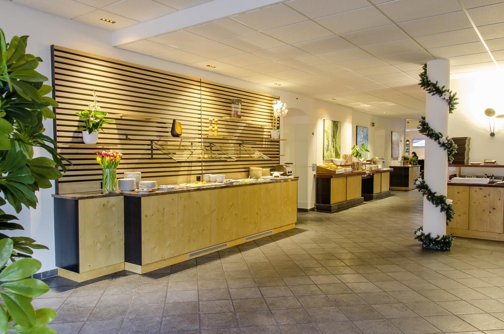 Gasthof Goldener Fisch Lienz Exterior foto
