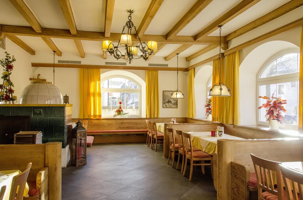 Gasthof Goldener Fisch Lienz Exterior foto